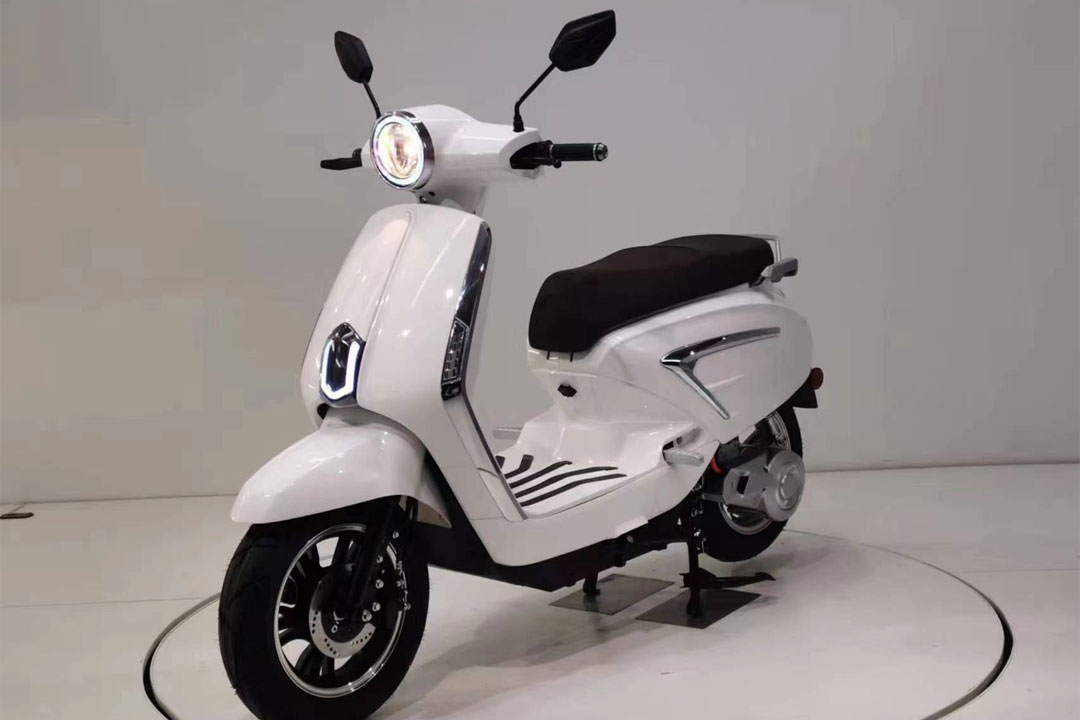 Performance Enhancement and Advantages of Electric Mopeds with AI Technology - Cyclemix Performance Enhancement and Advantages of Electric Mopeds with AI Technology - Cyclemix